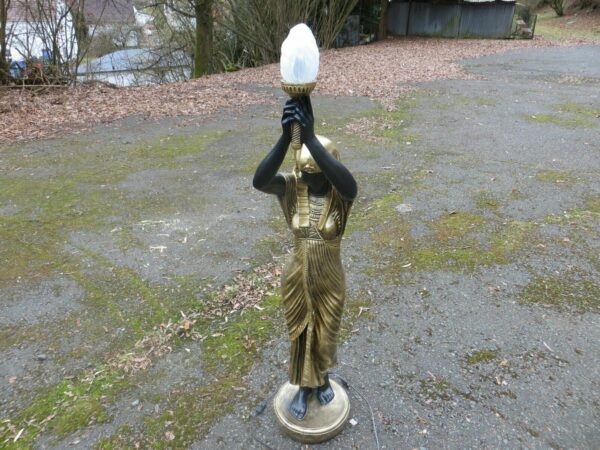 Ägyptische Figur Frau mit Lampe beleuchtet, 135 cm hoch 6