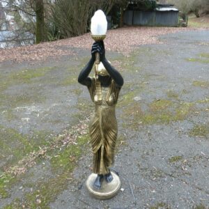 Ägyptische Figur Frau mit Lampe beleuchtet, 135 cm hoch 2