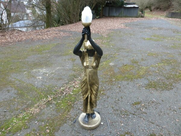 Ägyptische Figur Frau mit Lampe beleuchtet, 135 cm hoch 3