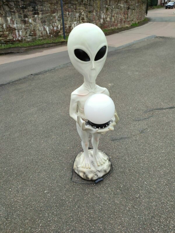 Gartendekofigur beleuchtet, Alien mit Lampe, 97 cm hoch 4