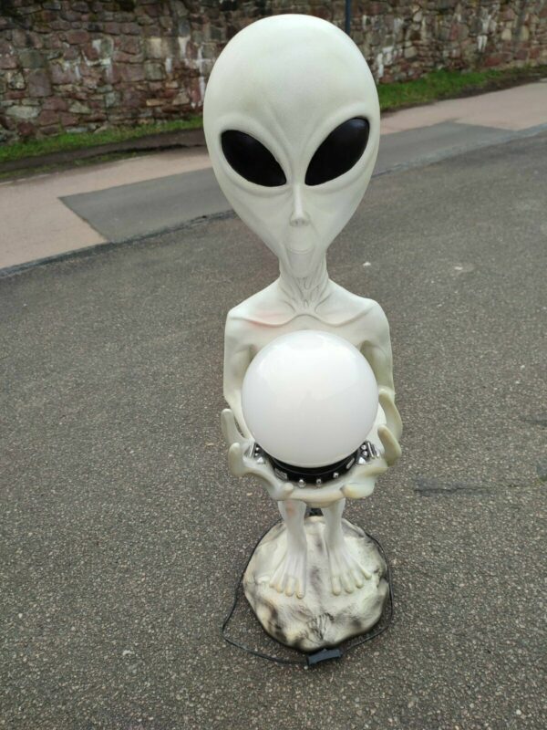 Gartendekofigur beleuchtet, Alien mit Lampe, 97 cm hoch 3