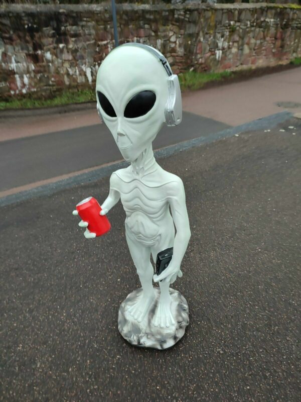 Gartenfigur Alien mit Cola und Walkman, 95 cm hoch 7