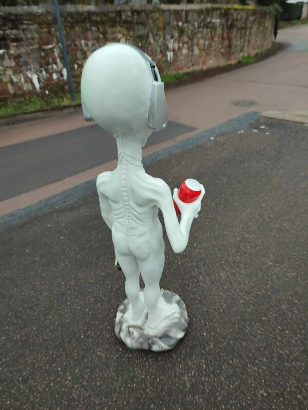 Gartenfigur Alien mit Cola und Walkman, 95 cm hoch 8