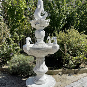 Gartenbrunnen rund aus Beton mit Delphinsujet, 165 cm hoch