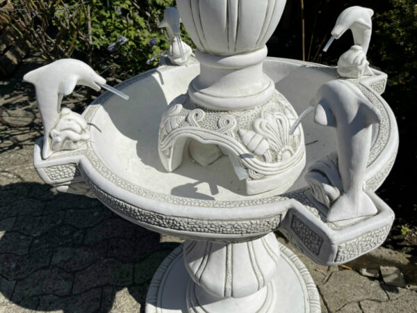 Gartenbrunnen rund aus Beton mit Delphinsujet, 165 cm hoch 8