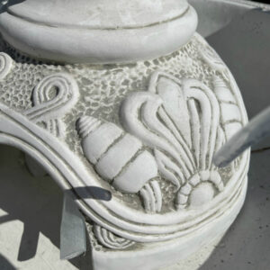 Gartenbrunnen rund aus Beton mit Delphinsujet, 165 cm hoch 9