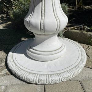 Gartenbrunnen rund aus Beton mit Delphinsujet, 165 cm hoch 2