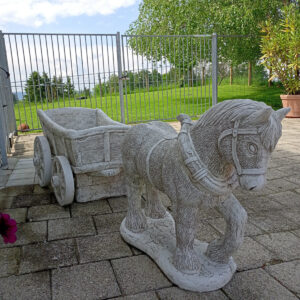 Pflanzkübel Beton XXL: Pferd, Wagen, Kutscher, 180 cm lang 1