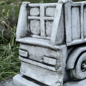 Blumentopf aus Beton: Kippmuldenauflieger zum Bepflanzen als Gartendeko 9