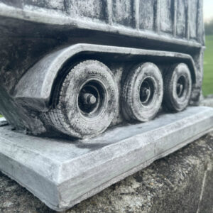 Blumentopf aus Beton: Kippmuldenauflieger zum Bepflanzen als Gartendeko 6