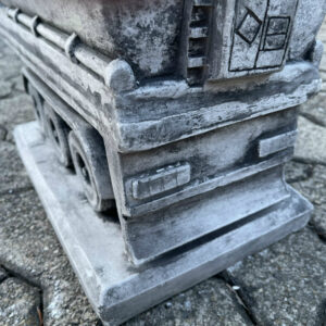 Figuren für den Garten aus Beton: LKW-Tankauflieger 5