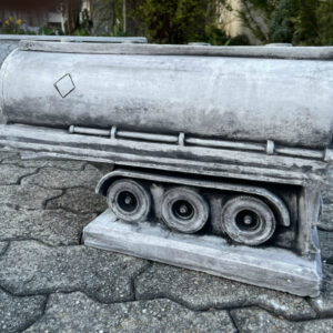 Figuren für den Garten aus Beton: LKW-Tankauflieger 1