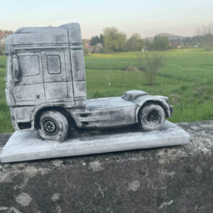 Lastwagen Modell aus Beton, DAF Sattelschlepper, Gartendeko 1