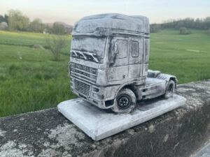 Lastwagen Modell aus Beton, DAF Sattelschlepper, Gartendeko