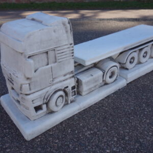 Gartenfigur aus Beton: LKW MAN mit Pritschenauflieger