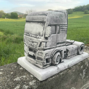 LKW MAN Modell aus Beton, Sattelschlepper für Gartendeko 1