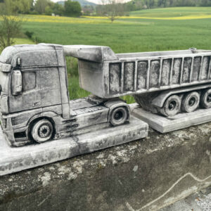 Blumentopf Beton eckig: LKW Modell Mercedes mit Auflieger