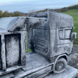 Blumentopf aus Beton, LKW Scania mit Kippmuldenauflieger 4