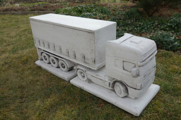 Betonfigur LKW Scania mit Planenauflieger als Gartendeko