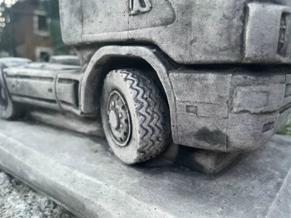 Scania Sattelschlepper Modell aus Beton, Gartendeko 11