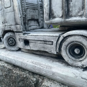 Pflanztopf Beton LKW Modell Volvo mit Kippmuldenauflieger 6