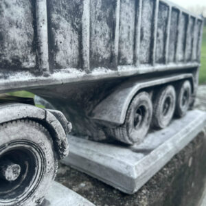Pflanztopf Beton LKW Modell Volvo mit Kippmuldenauflieger 7