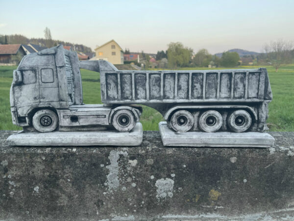 Pflanztopf Beton LKW Modell Volvo mit Kippmuldenauflieger 3