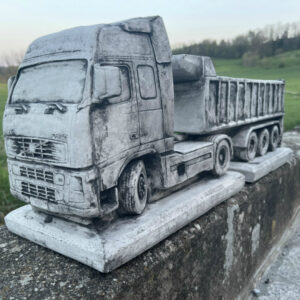 Pflanztopf Beton LKW Modell Volvo mit Kippmuldenauflieger
