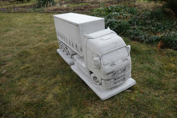 Beton Deko Figur LKW Modell Volvo mit Schiebeplanenauflieger