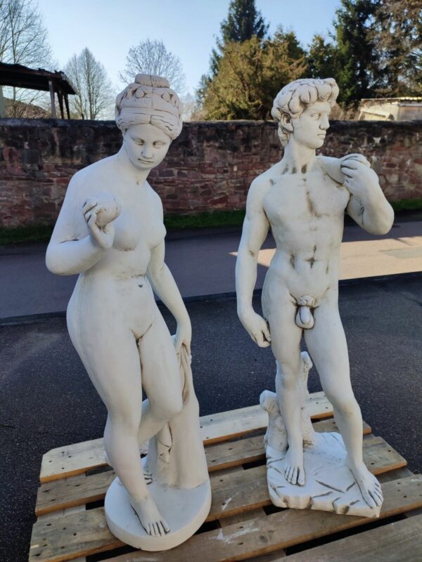 2 Steinskulpturen für den Garten: David und Venus, 120 cm hoch 2