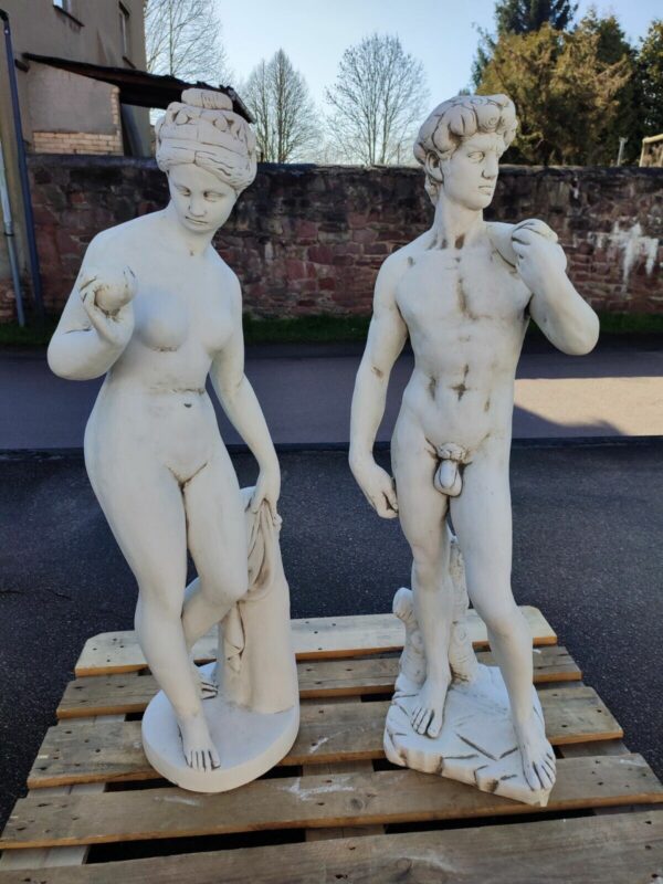 2 Steinskulpturen für den Garten: David und Venus, 120 cm hoch