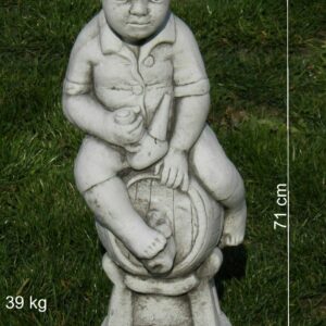 Betonfigur für den Garten, Junge auf Fass, 71 cm hoch