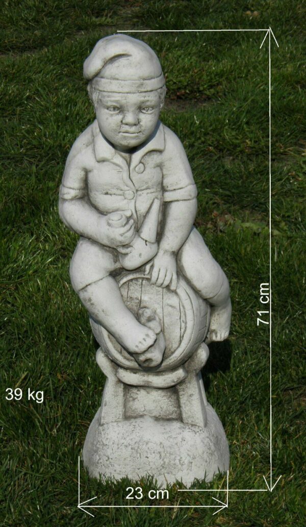 Betonfigur für den Garten, Junge auf Fass, 71 cm hoch 2