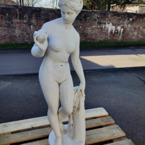 Gartenskulptur aus Beton: Venus, 120 cm hoch 3