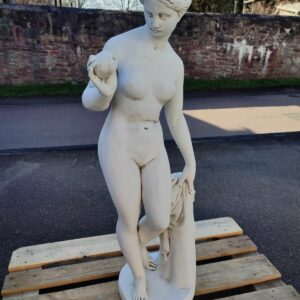 Gartenskulptur aus Beton: Venus, 120 cm hoch 2