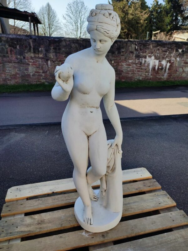 Gartenskulptur aus Beton: Venus, 120 cm hoch 3