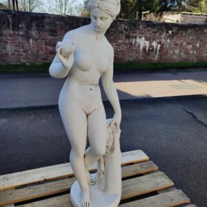 Gartenskulptur aus Beton: Venus, 120 cm hoch 1