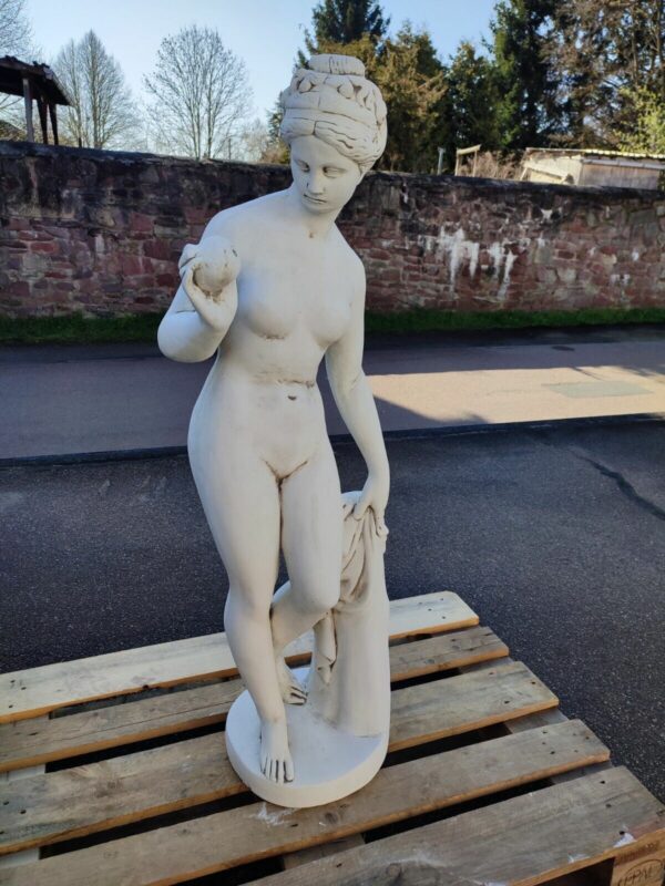 Gartenskulptur aus Beton: Venus, 120 cm hoch 2