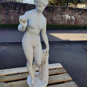 Gartenskulptur aus Beton: Venus, 120 cm hoch