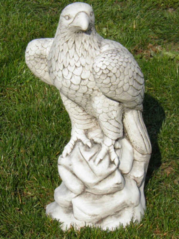 Adler Gartenfigur aus Beton, blickt links, 58 cm hoch