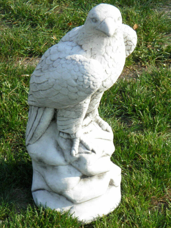 Betonfigur Adler für den Garten, Blick rechts, 58 cm hoch