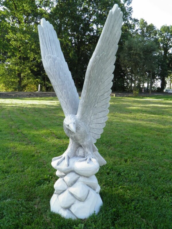 XXL Beton Adler auf Stein, 175 cm hoch