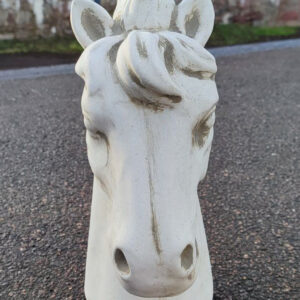 Gartenskulptur aus Beton, Pferdekopf, 34 cm hoch 2