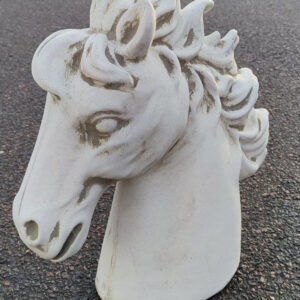 Gartenskulptur aus Beton, Pferdekopf, 34 cm hoch 1