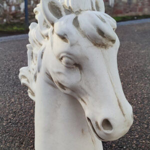 Gartenskulptur aus Beton, Pferdekopf, 34 cm hoch