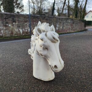Gartenskulptur aus Beton, Pferdekopf, 34 cm hoch 4