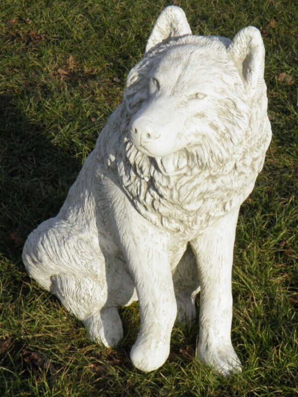 Betonsteinfigur sitzender Wolf, 68 cm hoch