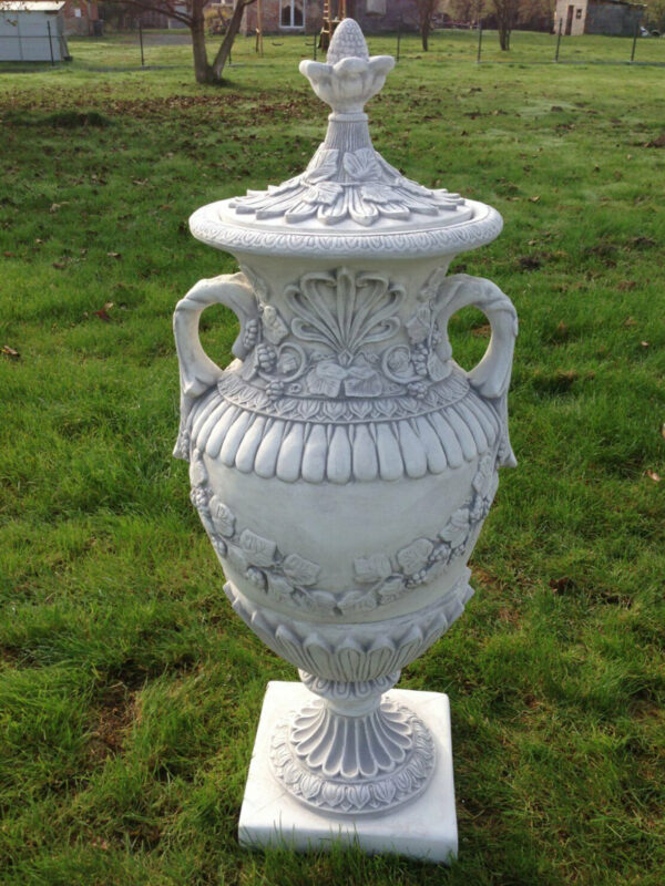 Grosse Beton Vase in Form einer Amphore mit Deckel, H: 155cm 4