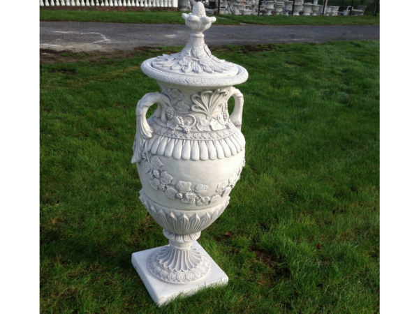 Grosse Beton Vase in Form einer Amphore mit Deckel, H: 155cm