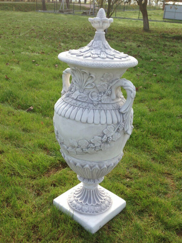 Grosse Beton Vase in Form einer Amphore mit Deckel, H: 155cm 2